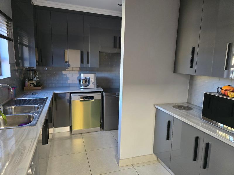 To Let 4 Bedroom Property for Rent in Vaalpark Free State